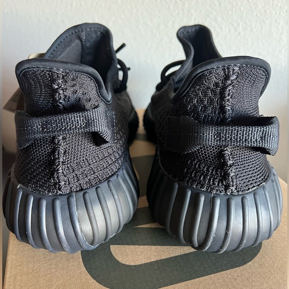 Adidas YEEZY BOOST 350 V2 'ONYX' size 10 NWT - Picture 5 of 7